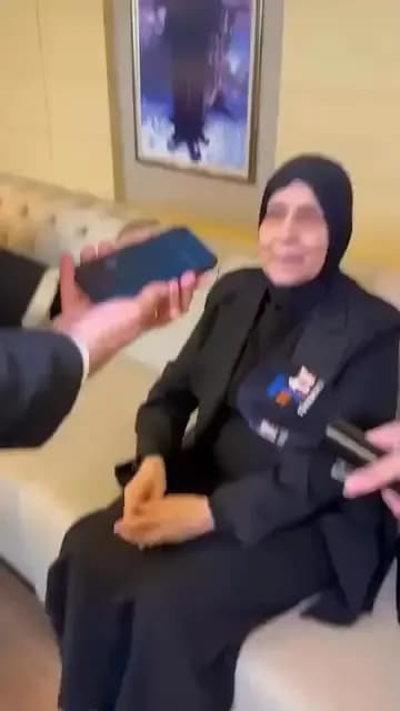 بإتصال هاتفي الرئيس التركي رجب طيب أردوغان يعزي عقيلة السيد سمعان كنعان آغا (والدة السيد محمد سمعان آغا) ليقدم واجب العزاء لها.